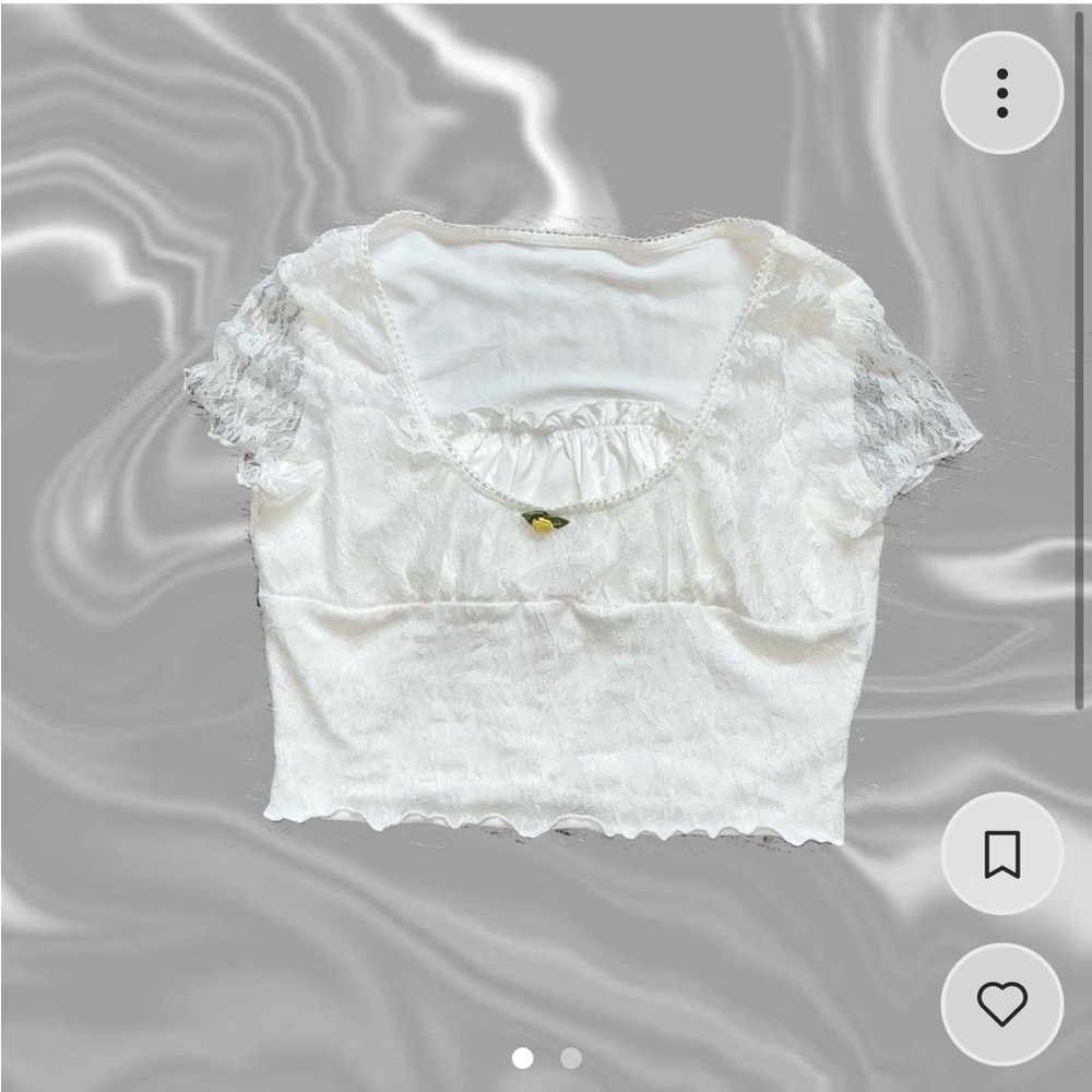 White crop top!! 🕊️🤍🦢🐇